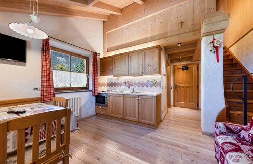 San Giovanni di Fassa Apartment | Alpine-style Apartment 'Catinaccio Rosengarten' with Wi-Fi