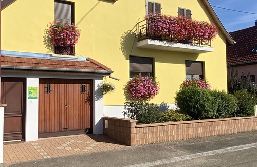 Oberhergheim Apartment | ALSACE gite prox COLMAR/Eguisheim Christmas markets parking small garage