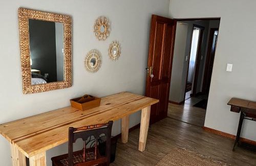 Hekpoort House | Altemooi Farm Stay