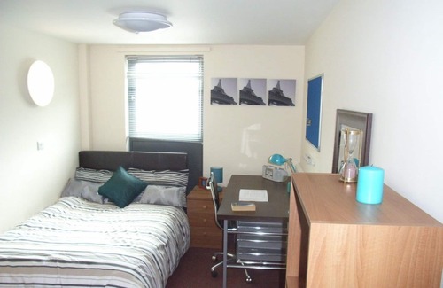 Bradford Hotel | Alton Apartments