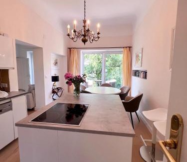 Jakomini Apartment | Altstadt Elegance