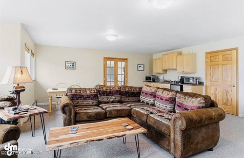 Eagle River Apartment | Alyeska Mountain Oasis in Girdwood. Crow Pass. Chugach National and state park.