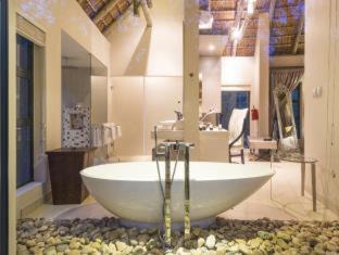 Thorny Bush Game Reserve Cabin | AM Lodge - Hoedspruit