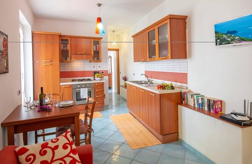 San Michele Apartment | Amalfi Coast Apartment "Bouganvillea"