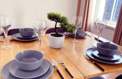 Chelsea Riverside Apartment | Amazing 1-Bedroom Apartment With AC In Vibrant London