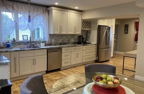 Salisbury Apartment | Amazing 3 bedroom apt&porch 1.8 miles from Beach 45 minutes driving to Salem MA