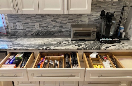 Salisbury Apartment | Amazing 3 bedroom apt&porch 1.8 miles from Beach 45 minutes driving to Salem MA