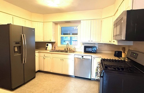 Springfield House | Amazing 3-bedroom house with AC in Springfield