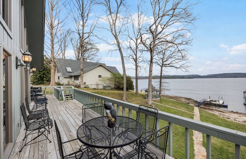 Counce House | Amazing 4 bdrm Riverfront home with boat dock in the heart of Pickwick!
