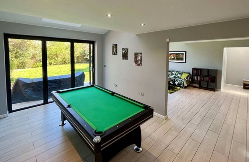 Cambridge House | Amazing 4 Bed House with gameroom, garden and parking