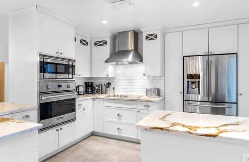 El Portal Villa | Amazing 4BR Villa with Canal View, Beach Volleyball Court