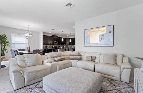 Kissimmee Resort | Amazing 6Bdrms At Storey Lake- Close to Disney