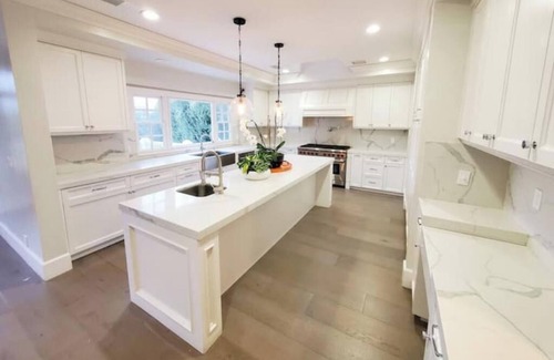 Sherman Oaks Villa | Amazing 6BR Villa w/Home Theater,Pool & Basketball