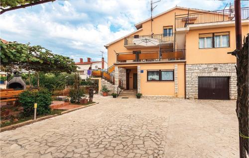 Galizana Apartment | Amazing Apartment In Galizana With Wifi