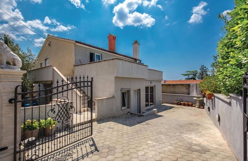 Zurkovo Apartment | Amazing apartment in Kostrena with WiFi