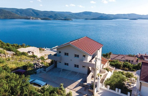 Komarna Apartment | Amazing apartment in Klek