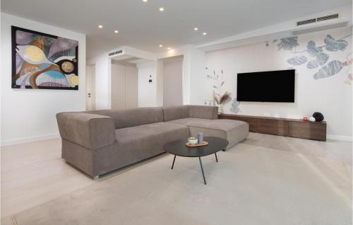 Zidarici Apartment | Amazing Apartment In Malinska With Wifi