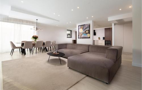 Zidarici Apartment | Amazing Apartment In Malinska With Wifi