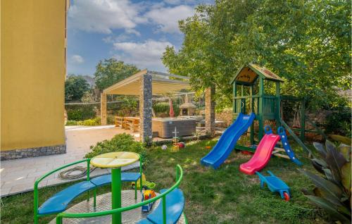 Salatic Apartment | Amazing Apartment In Salatici With Wifi