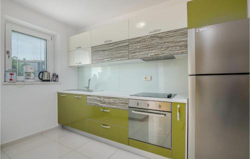 Salatic Apartment | Amazing Apartment In Salatici With Wifi