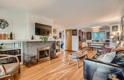 Denver House | Amazing Artful 2bd 1ba bungalow in West Denver