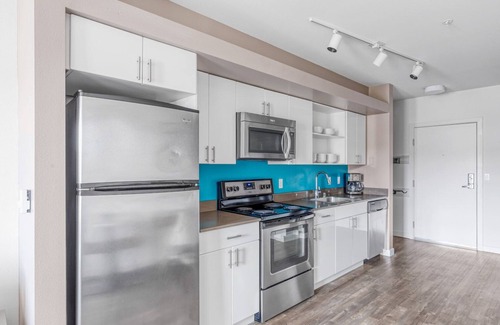 West Woodland Apartment | Amazing Ballard 1BR w/BBQ, Lounge & W/D, onsite retail, by Blueground