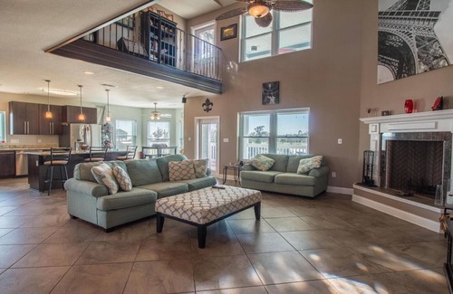 Long Beach House | AMAZING BEACH GETAWAY IN LONG BEACH MS- AN HOUR TO NEW ORLEANS! PRIVATE POOL!