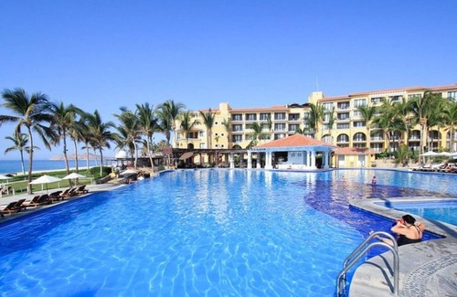 Zona Hotelera Condo | AMAZING Beachfront resort on the Sea of Cortez! CORNER SUITE!