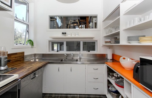 New Plymouth House | Amazing Beach-Side Bach 100m from East End Beach