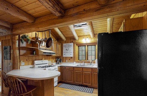 Hartland Cabin | Amazing cabin on 12 acres with AC, jetted tub & woodstove - dog-friendly
