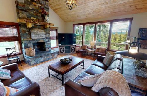 Coram House | Amazing Cabin Perfect for Family Getaways in Coram, Montana