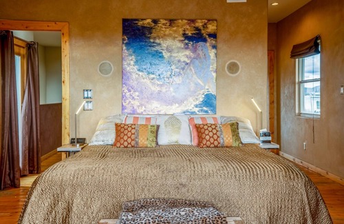 West Alameda House | Amazing Casa between Meow Wolf and Plaza!