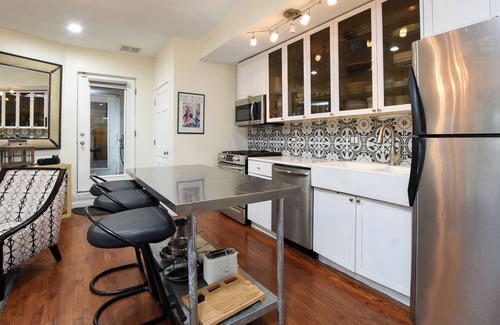 West Bucktown House | Amazing City Get Away. Perfect for Entertaining!