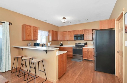 Salamatof House | Amazing Cook Inlet & Mountain View Home!