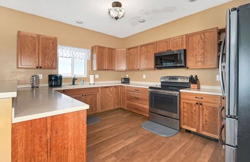 Salamatof House | Amazing Cook Inlet & Mountain View Home!