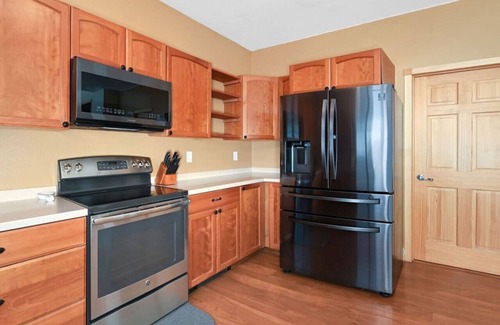 Salamatof House | Amazing Cook Inlet & Mountain View Home!