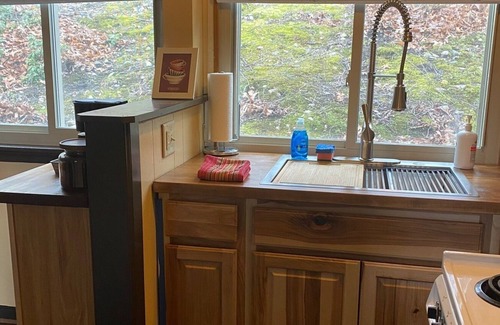 Elkton Cabin | Amazing deck, nearby river access, close to Shenandoah Natl Park