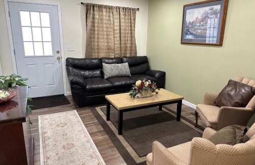 Rose Park House | Amazing Duplex Close to airport, downtown
