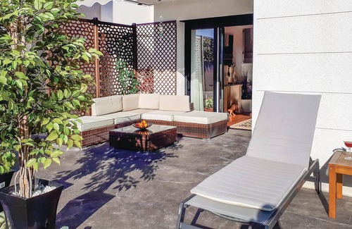 Arroyomolinos House | Amazing home in Arroyomolinos with WiFi