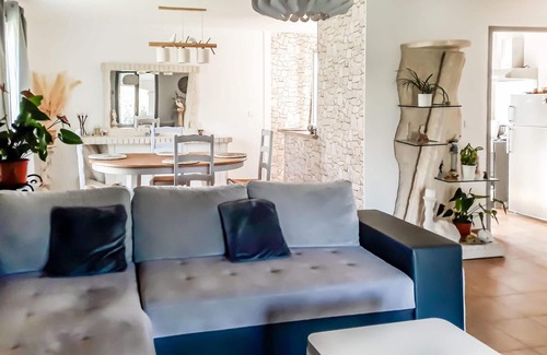 Borgo House | Amazing home in Borgo with kitchen