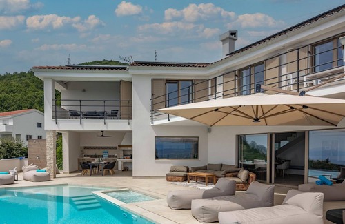 Bregi House | Amazing home in Bregi with sauna