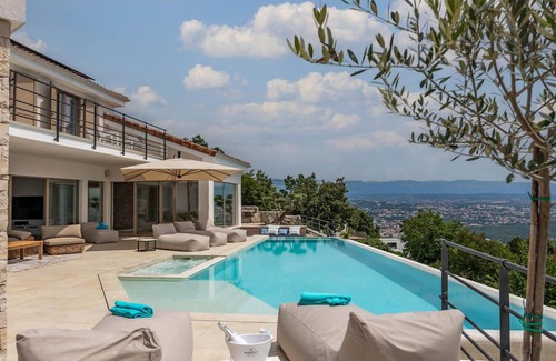 Bregi House | Amazing home in Bregi with sauna