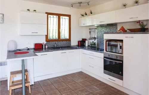 Cruzy House | Amazing Home In Cruzy
