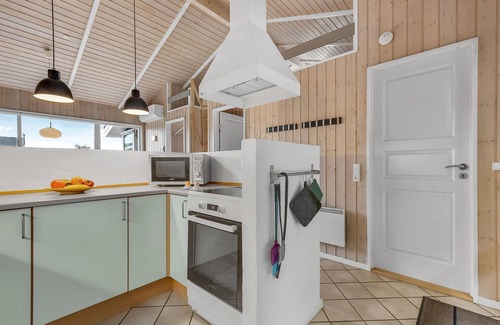 Pøt Strandby House | Amazing home in Juelsminde with sauna