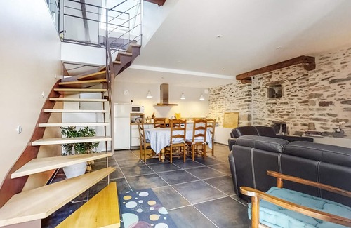 Lanouee House | Amazing home in LANOUEE with WiFi