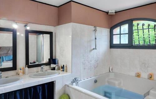 Le Temple House | Amazing Home In Le Temple With Kitchen