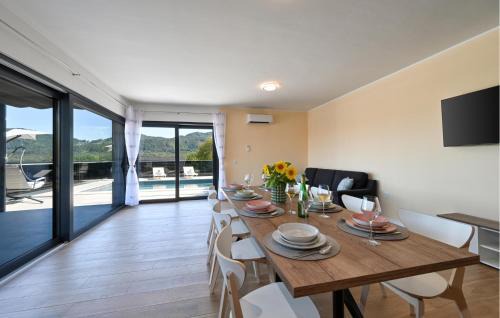 Varazdin House | Amazing Home In Margecan With Wifi