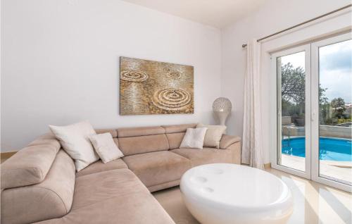 Martinscica House | Amazing Home In Martinscica