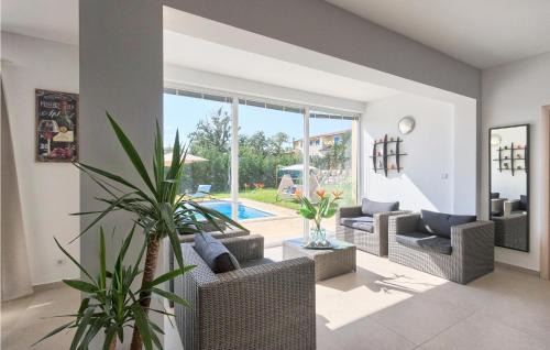 Muzini House | Amazing Home In Naselje Muzini