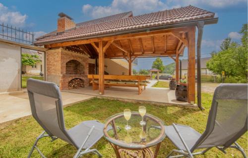 Otocac House | Amazing Home In Prozor With Kitchen